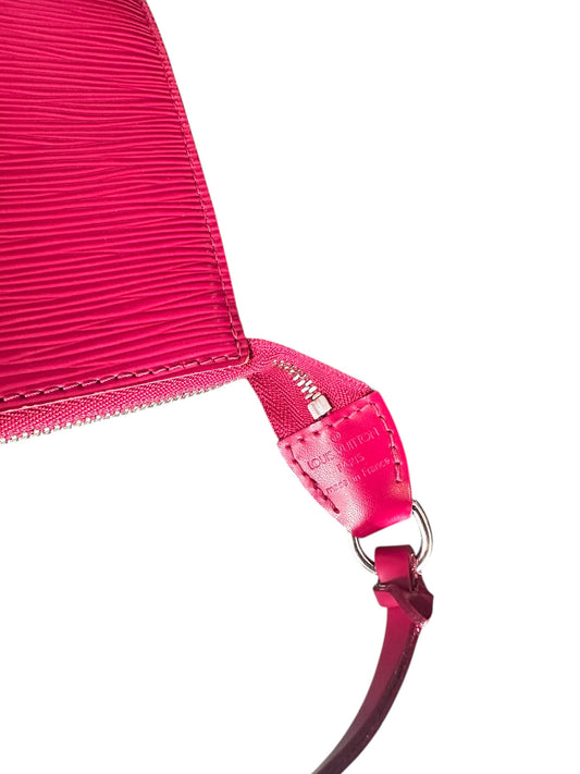 Pochette Louis Vuitton en cuir épi framboise